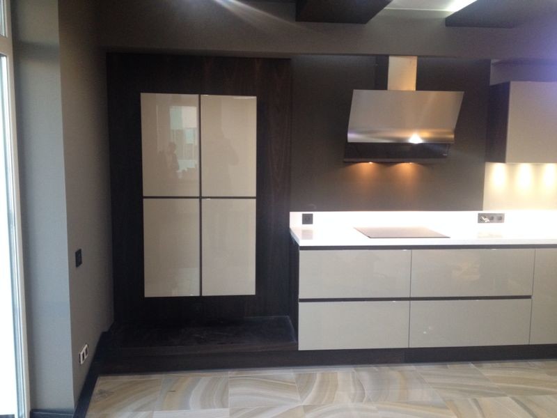 Кухня с врезными ручками