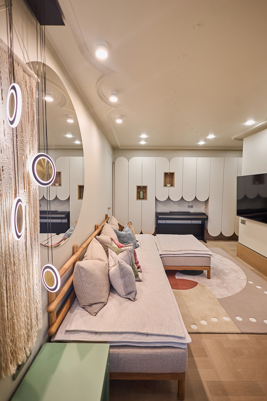 Кухня-столовая с завитком гюль