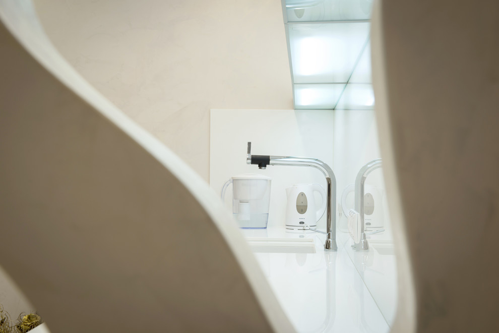 белая кухня с островом