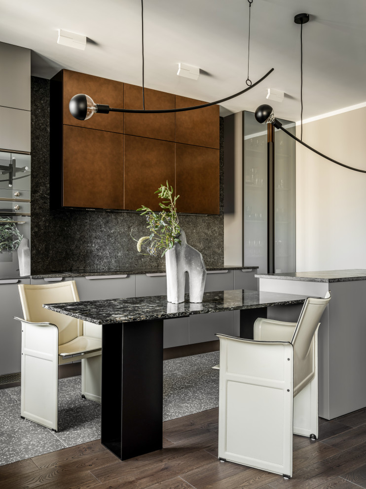 Кухня с фасадами под состаренную медь