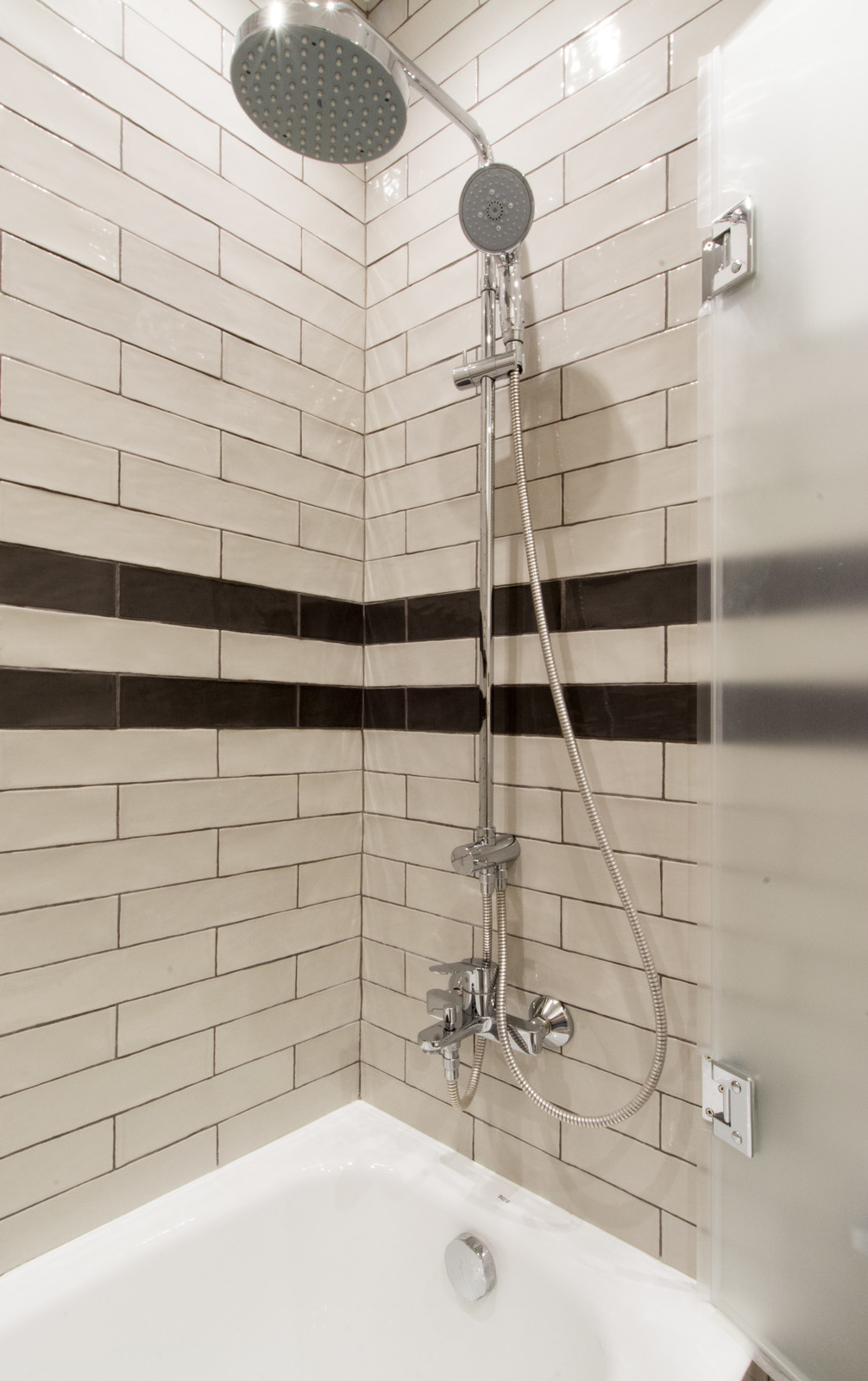 Легкая квартира с темной спальней