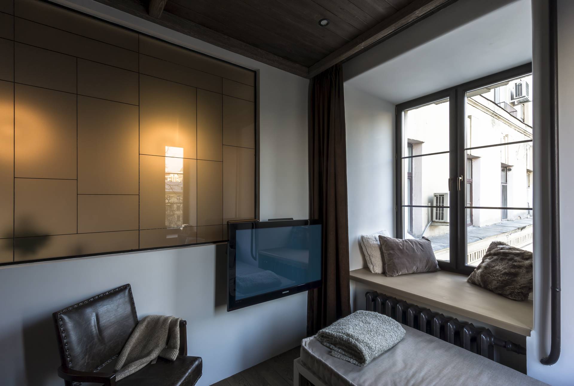 Houzz тур: Квартира с деревенской атмосферой и оленьими рогами