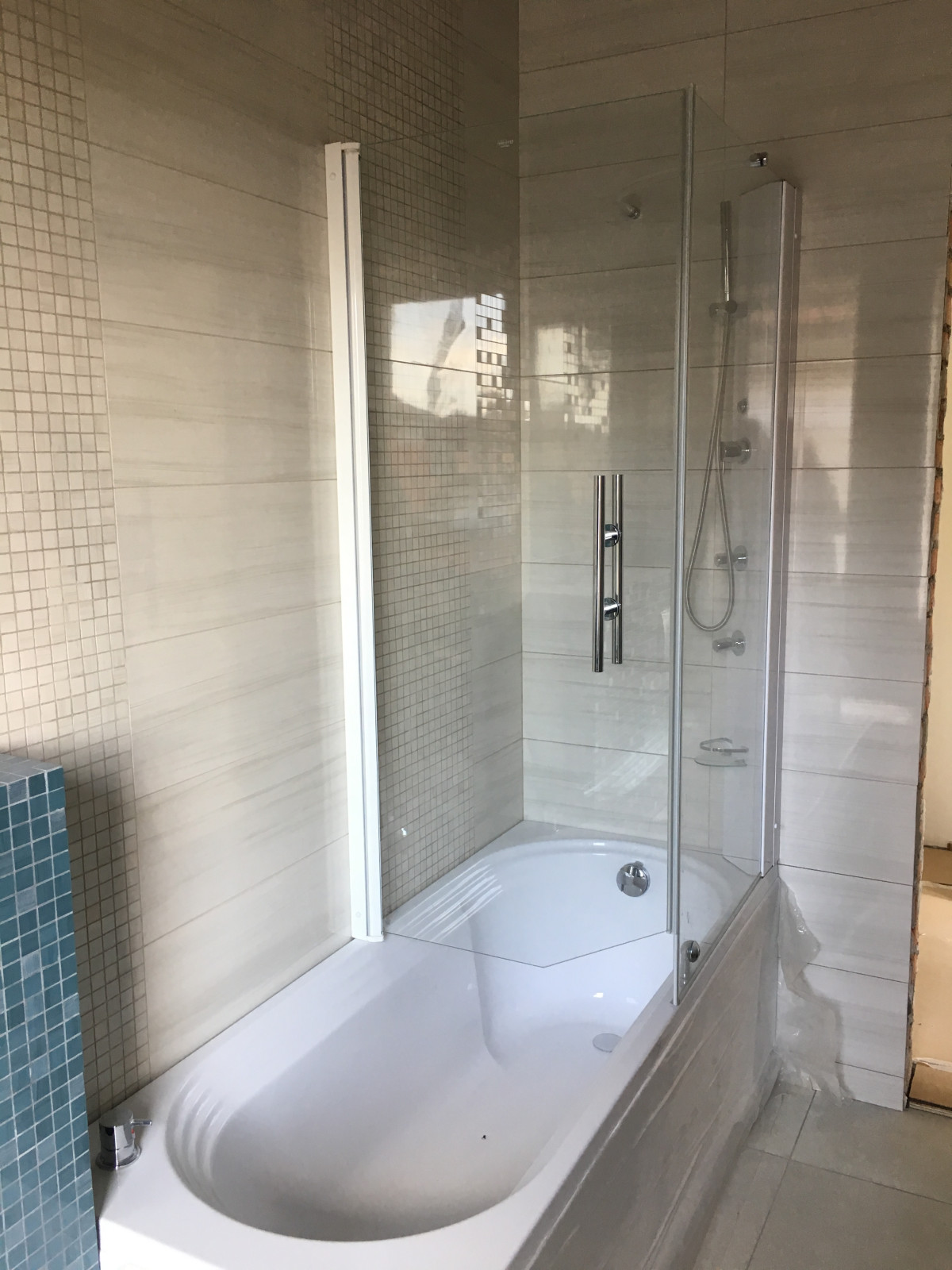 Интерьер в стиле современной классики с элементами Ар Деко.