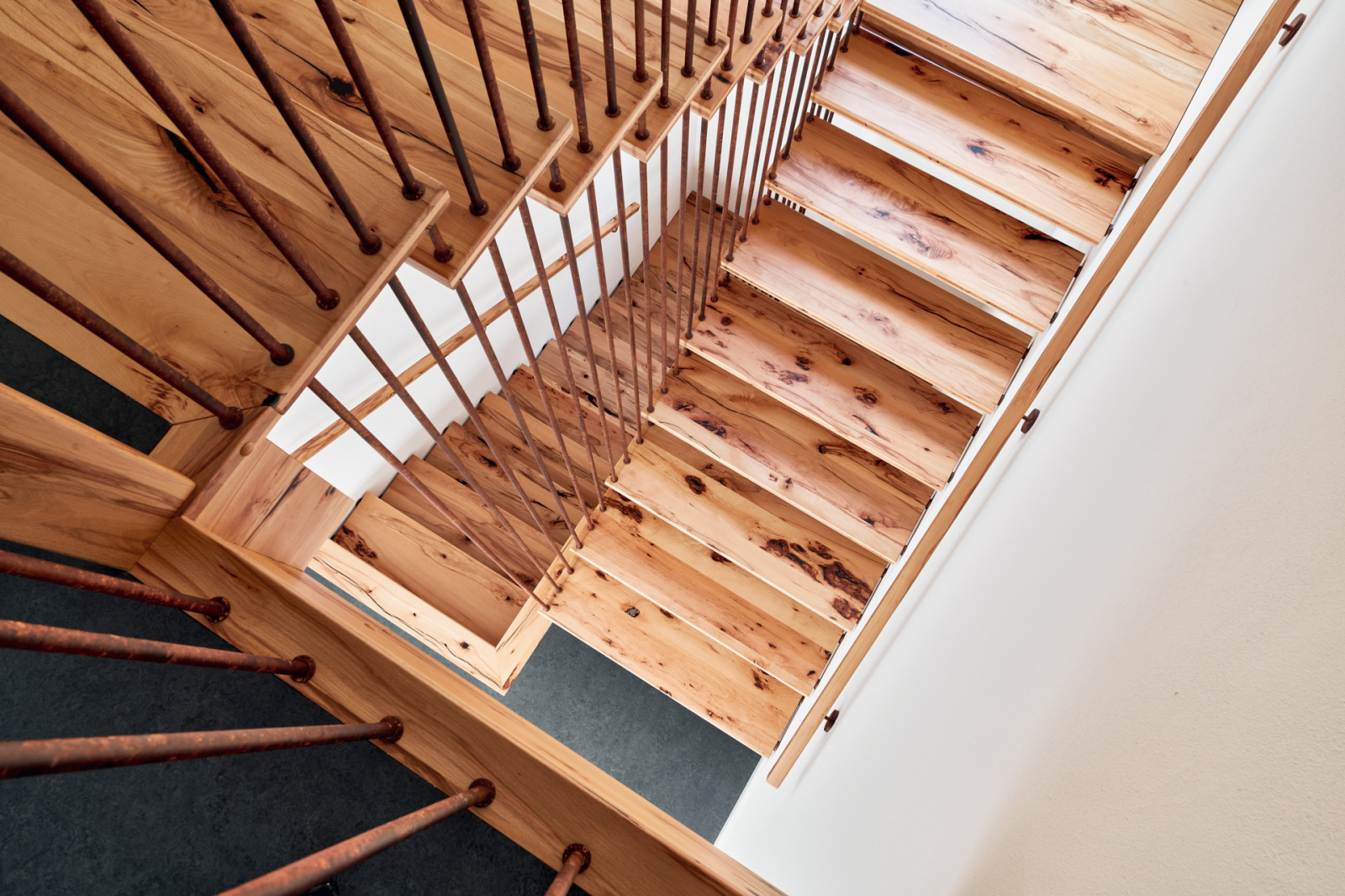 Консольная лестница из бука