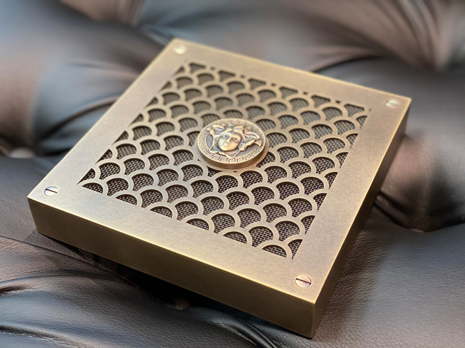 Декоративные решетки Versace