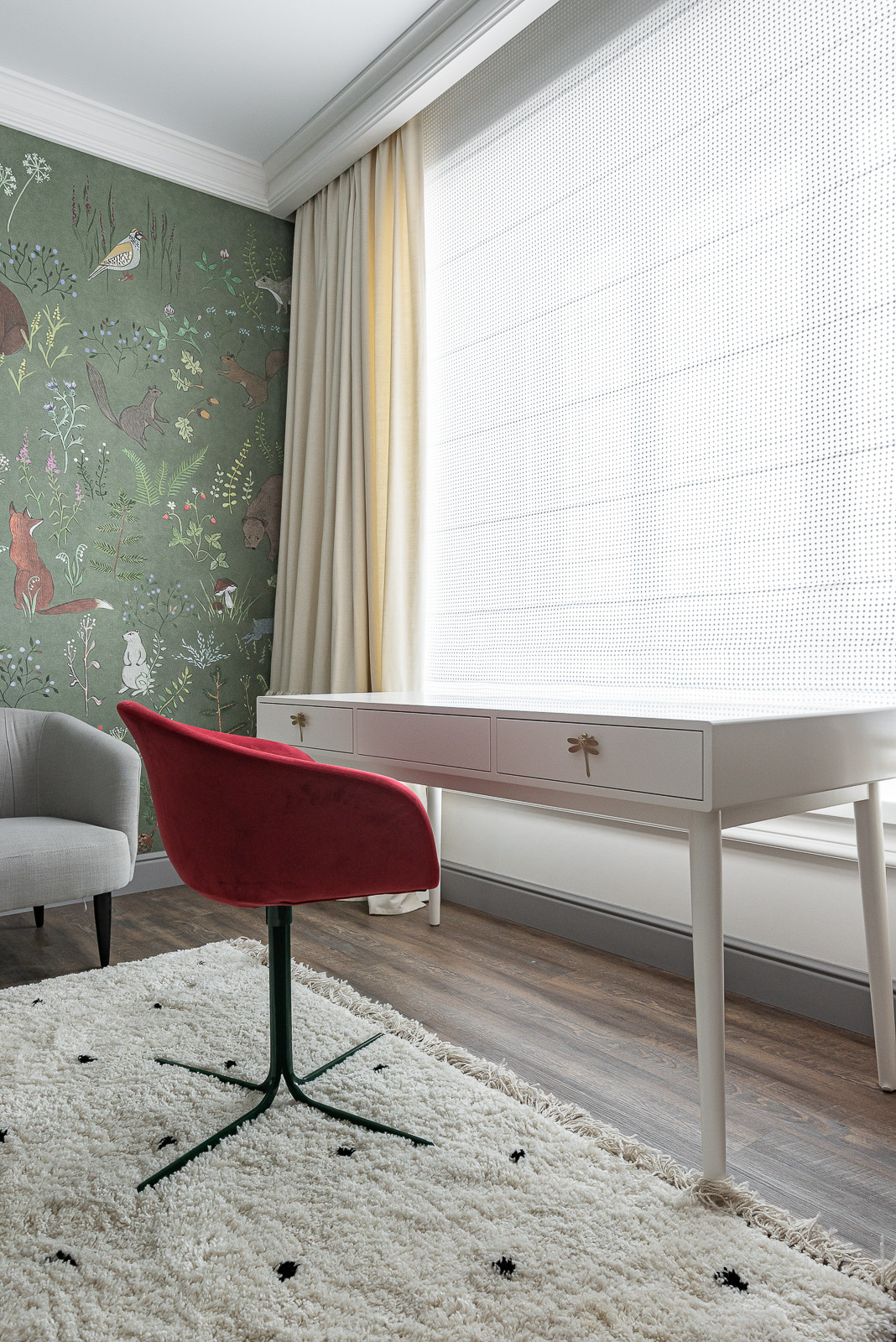 Стол в детскую