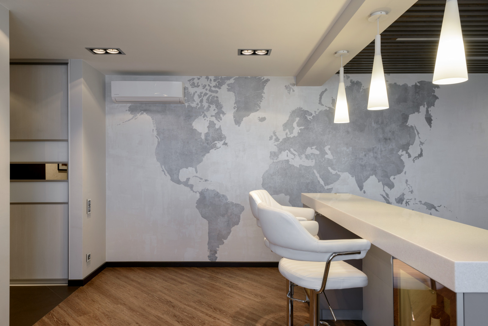 Трехкомнатная квартира-студия в современном стиле