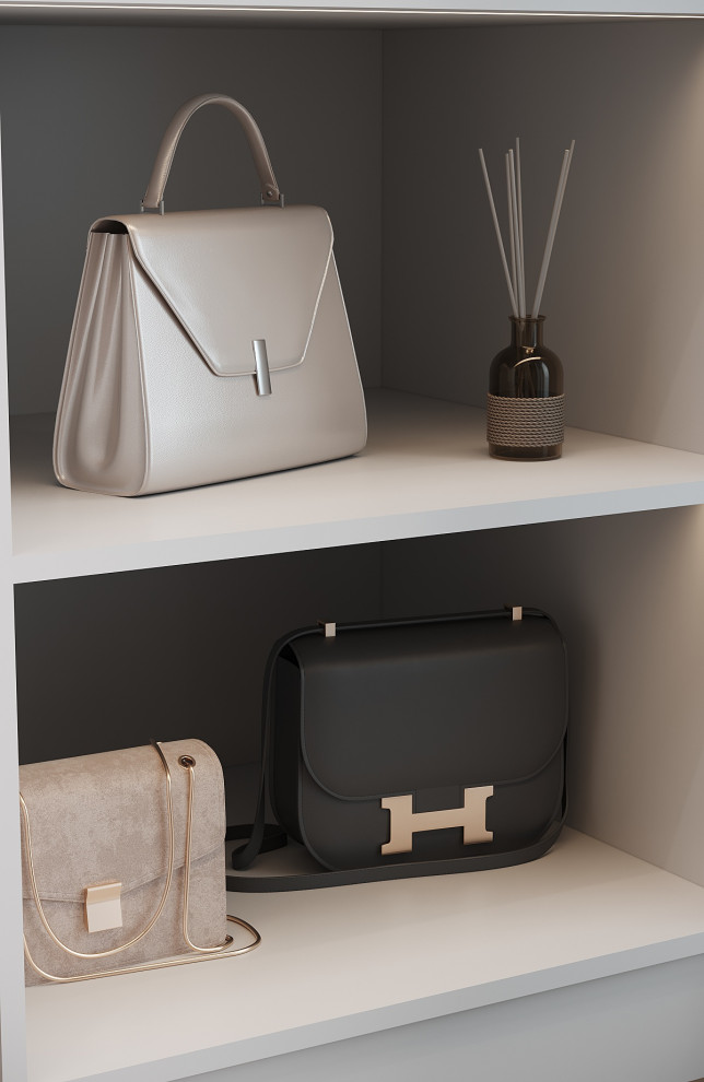 Гардеробная при спальне в загородном доме