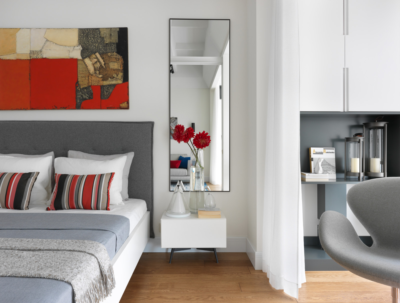 Студия для молодой девушки