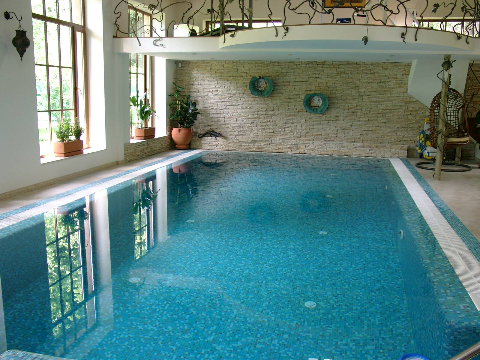 Строительство частного переливного бассейна