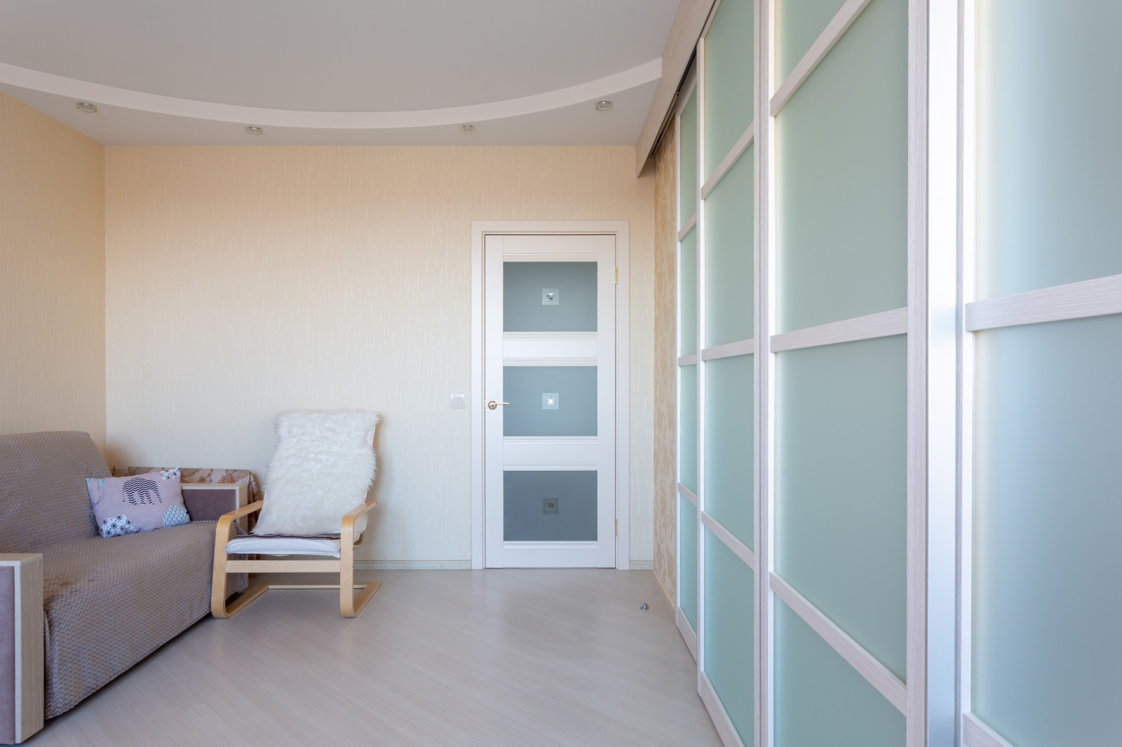 Разделение кухни с гостиной