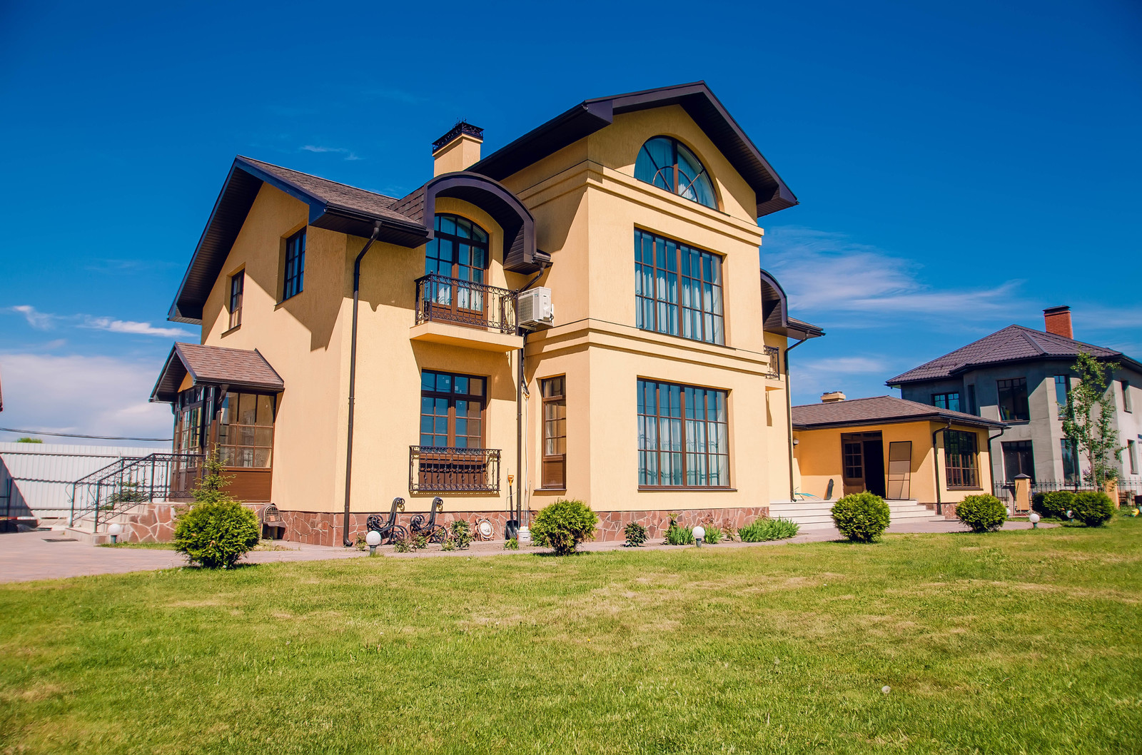 Остеклить коттедж