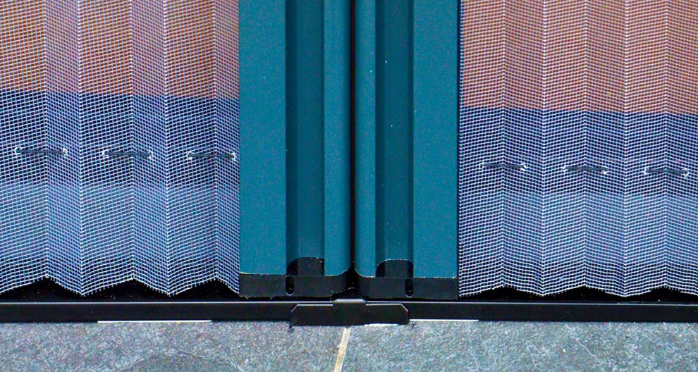 Раздвижное остекление с москитной сеткой