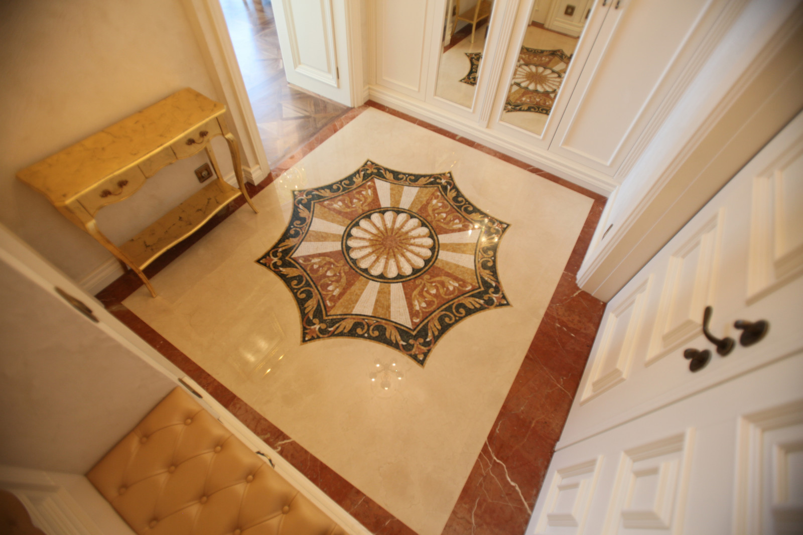 Обложка проекта: Мозаика в прихожей Господина Ф.