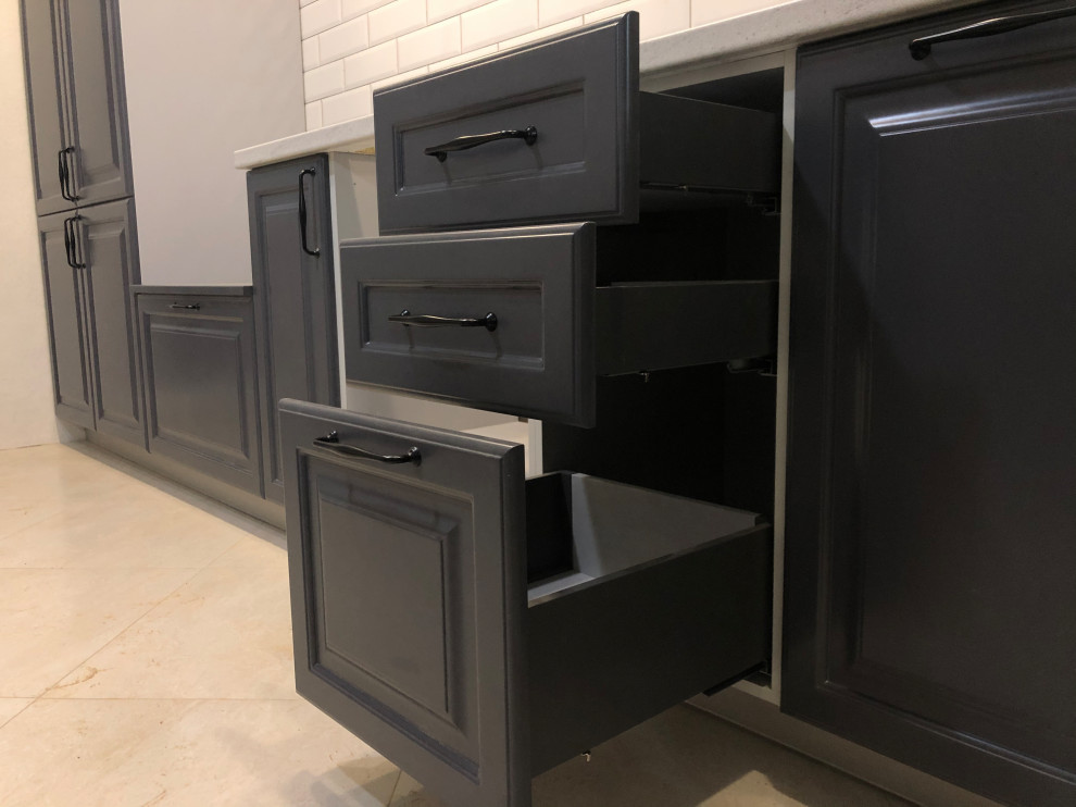 Кухня с фасадами с покрытием эмаль