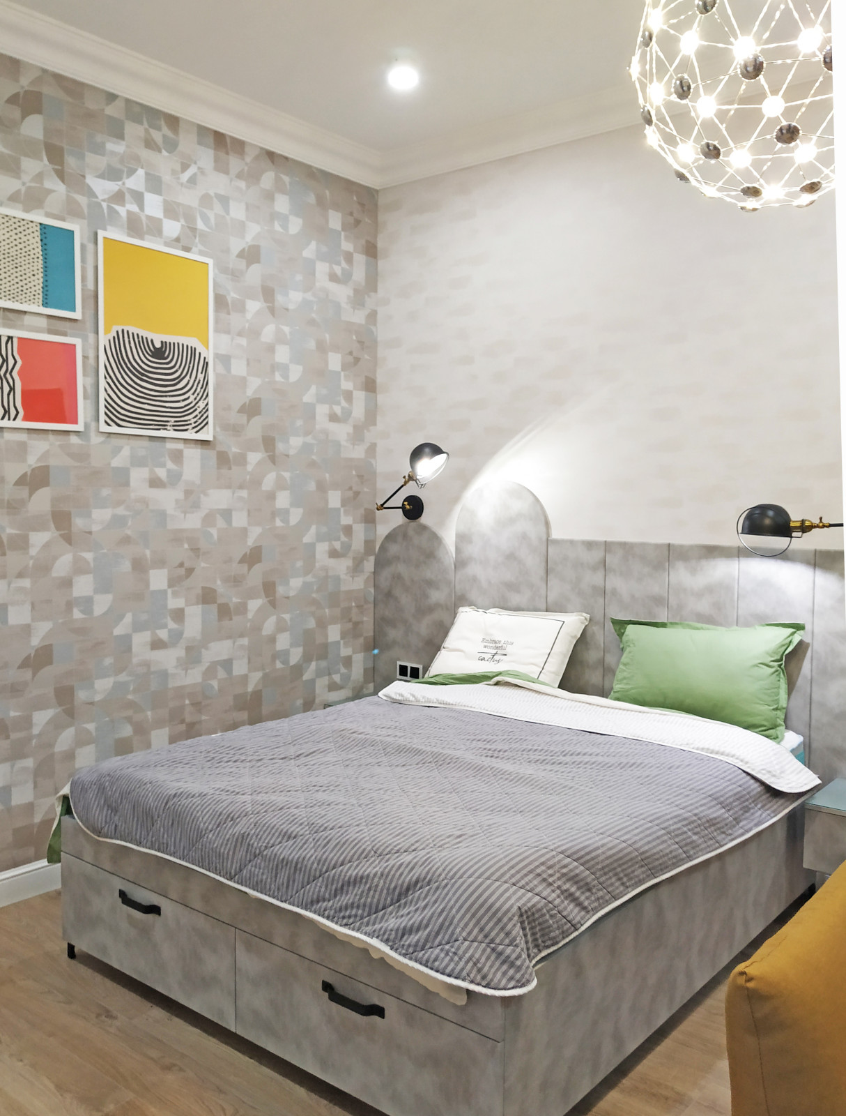 Подростковая комната с элементами лофта