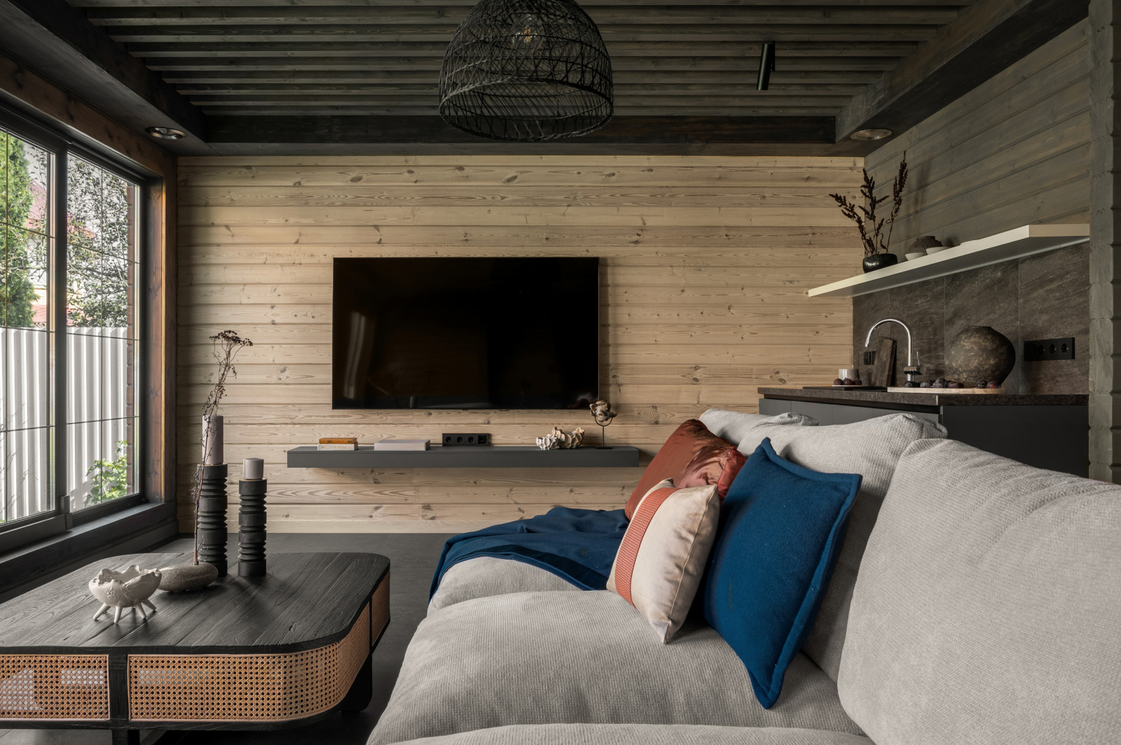 Банный дом 66 м² в темных тонах