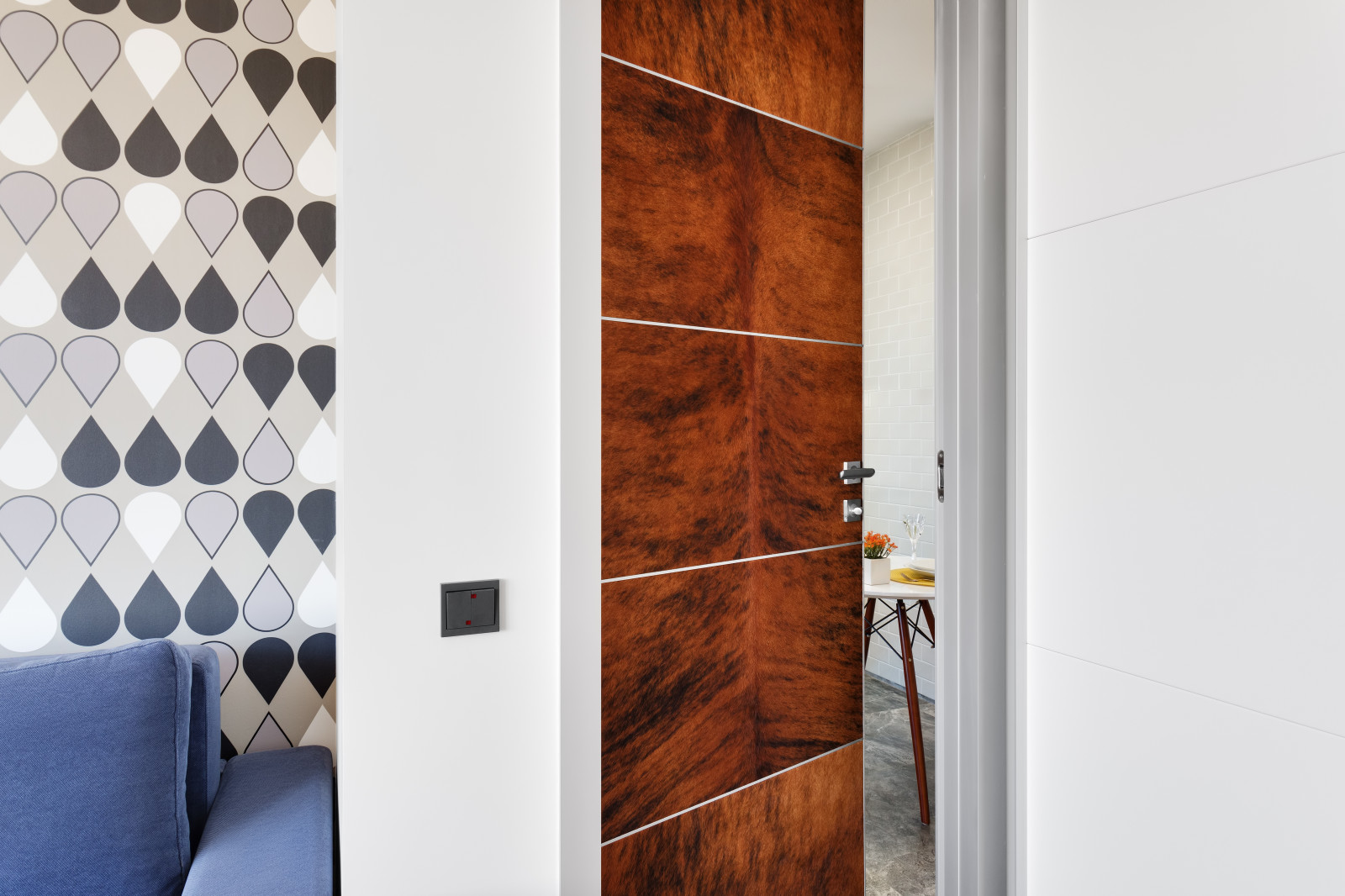 Двери Surface в шкуре коровы