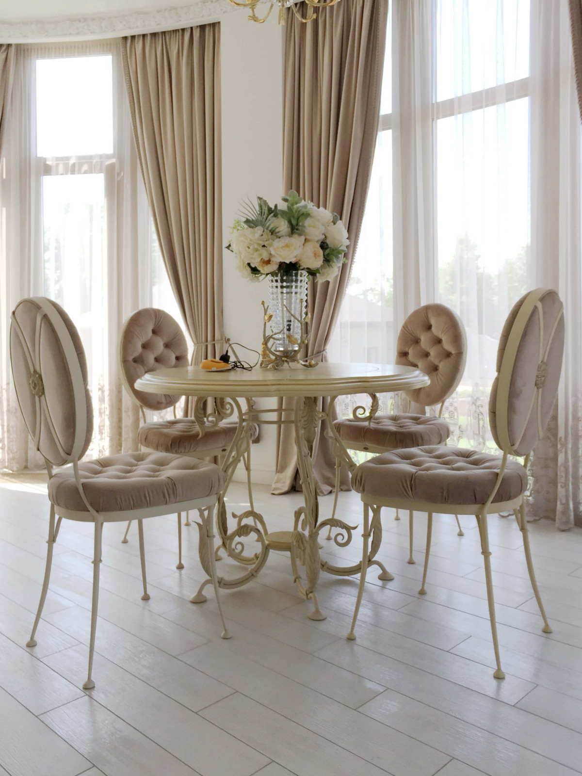 Дизайн интерьера дома в классическом стиле. Реализованный проект.