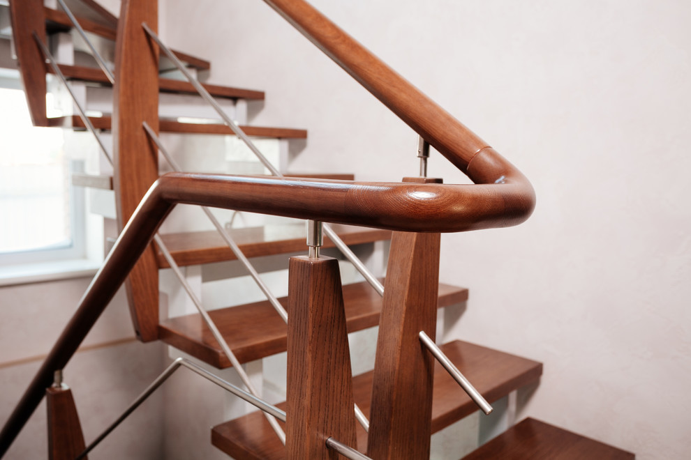 Лестница на двух металлических косоурах в д. Вурманкасы Чебоксарского района