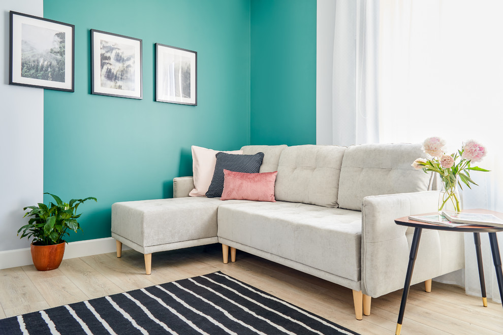 На берегу лесного ручья