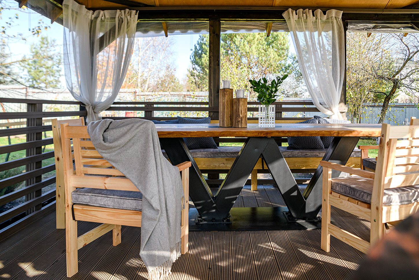 Стол из слэбов карагача и натурального камня