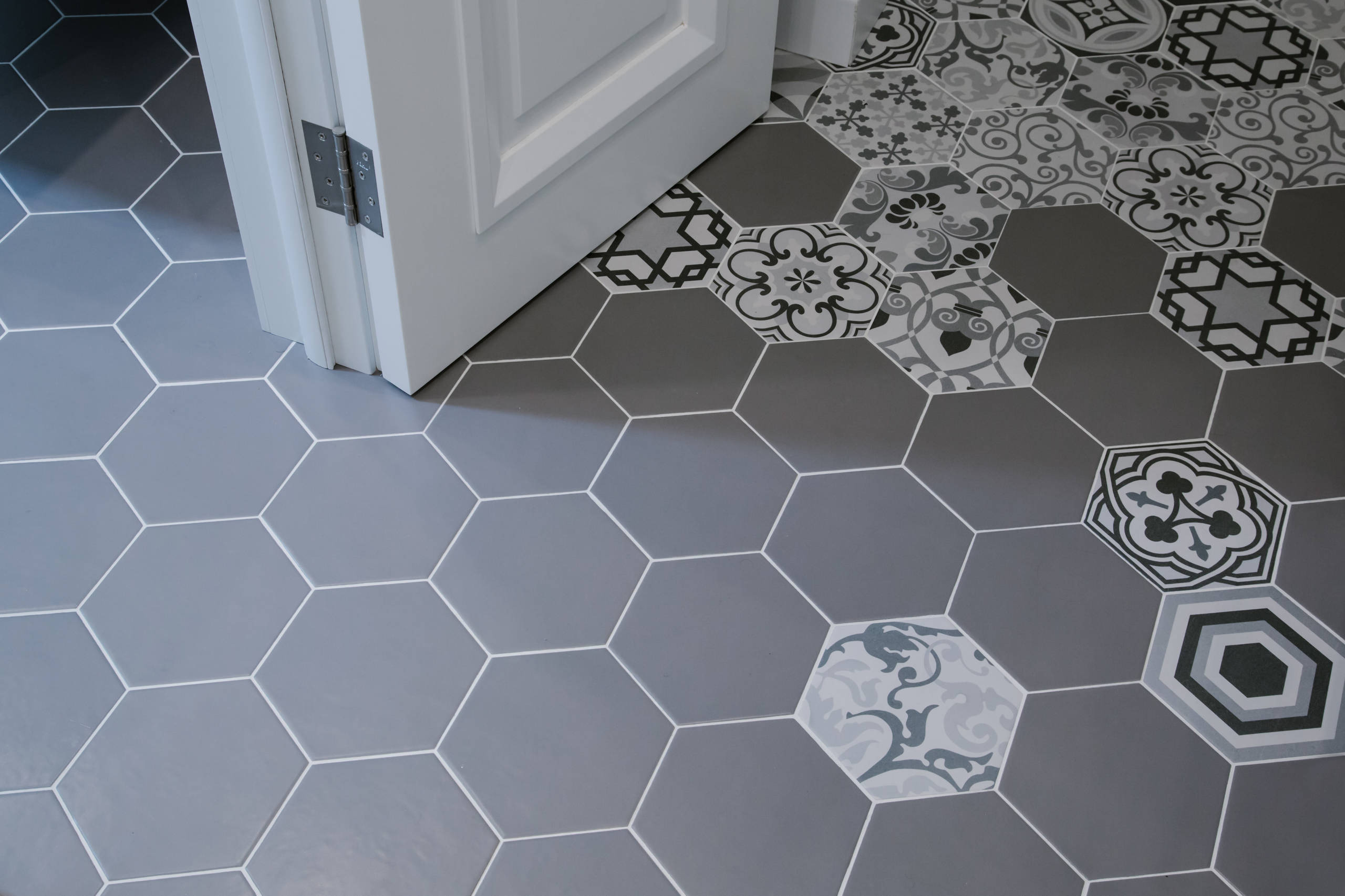 Дизайн-дебаты: Какую плитку выбрать в маленькую ванную комнату