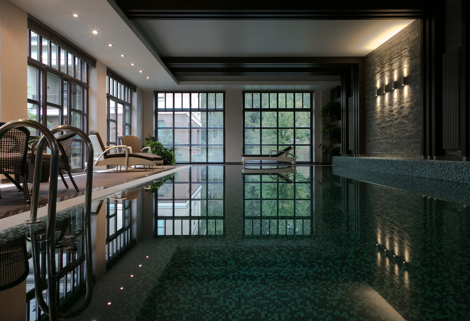 Обложка проекта: Вспомогательный дом с бассейном