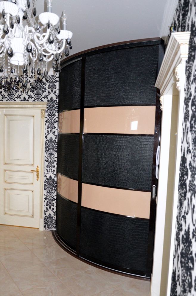 Шкаф в прихожей