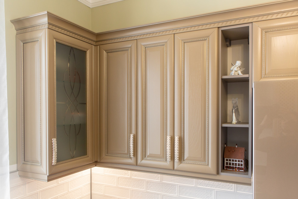 П-образная кухня в загородный дом