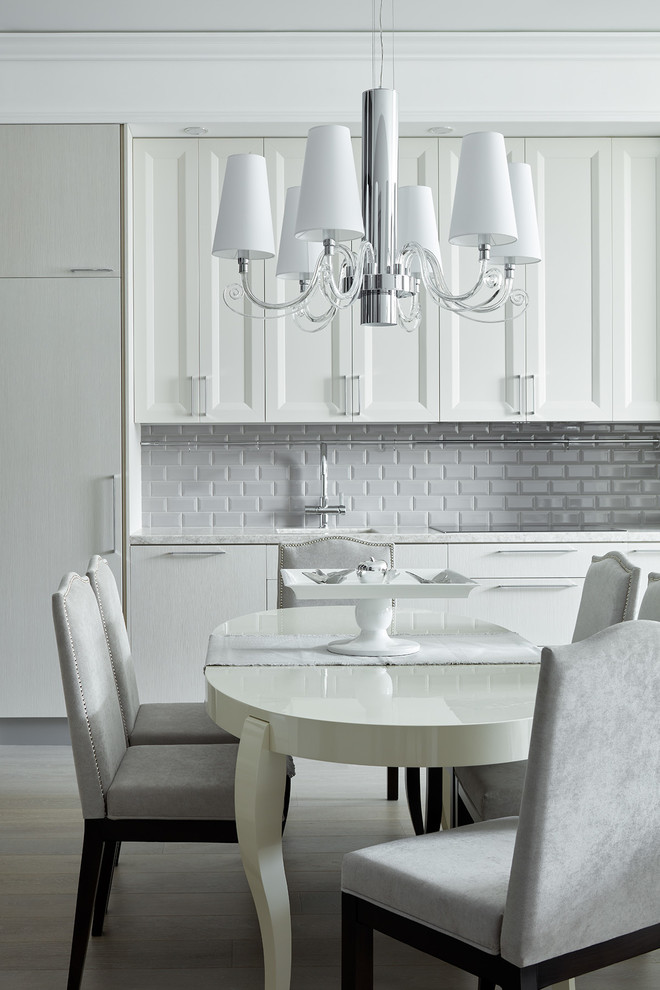 Обложка проекта: Черно-белая квартира с цветочной спальней