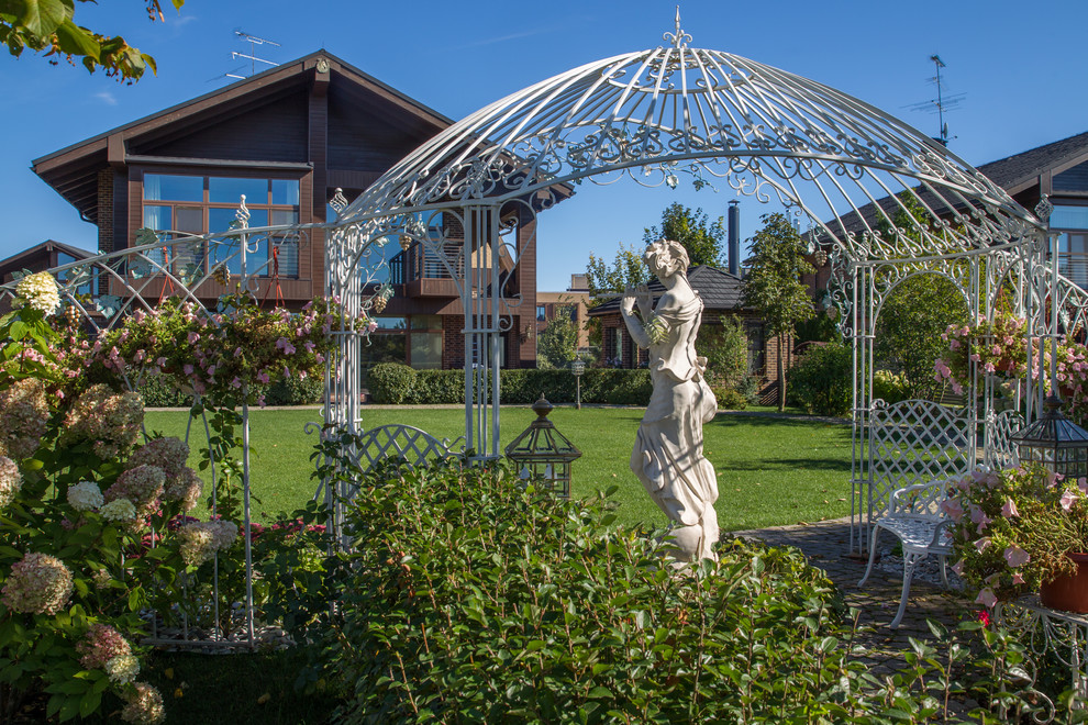 Сад на Пятницком шоссе.  Дизайнер Лариса Юрова