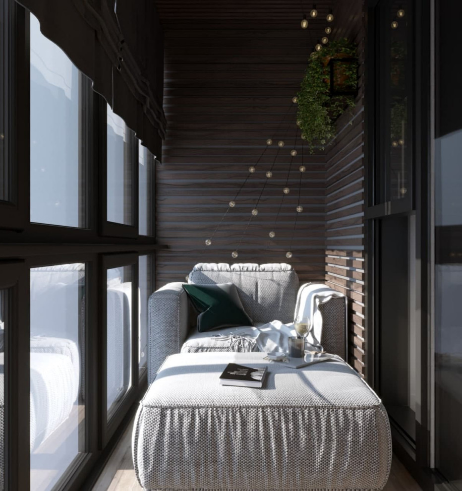 Лоджия с элементами дерева и темного дизайна