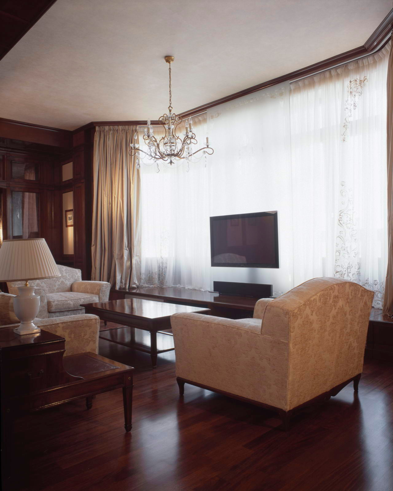 КВАРТИРА НА АРБАТЕ В СДЕРЖАННОЙ КЛАССИКЕ