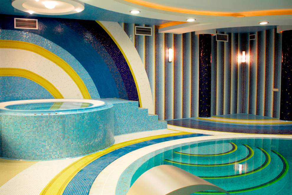 Обложка проекта: Бассейн в гостиничном комплексе