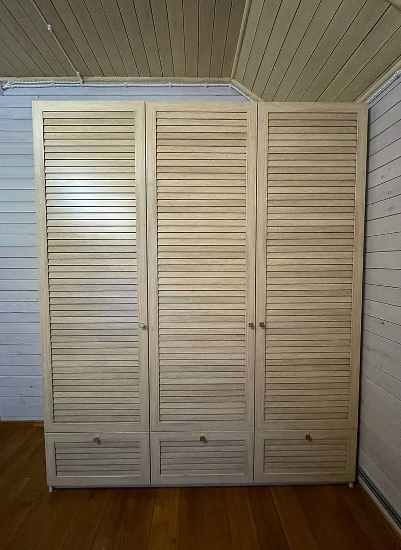 Распашные шкафы