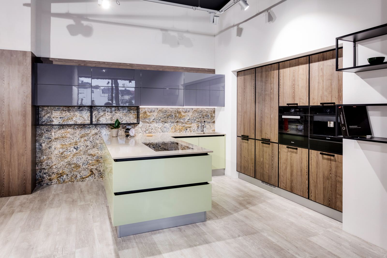 Кухни из пластика