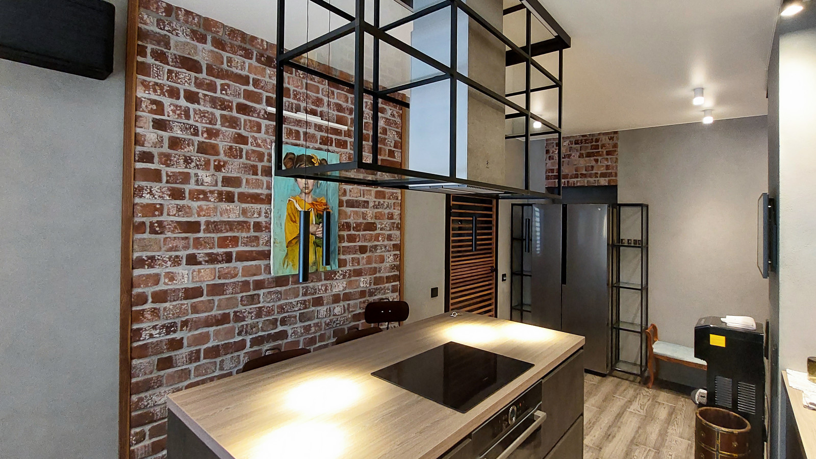 Квартира в Москве в стиле лофт, кухня, холл, санузел, кладовая. 2020 г.