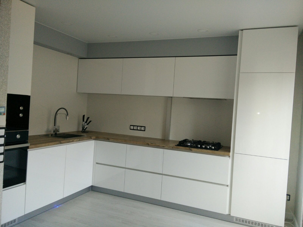 Обложка проекта: кухонный гарнитур белый