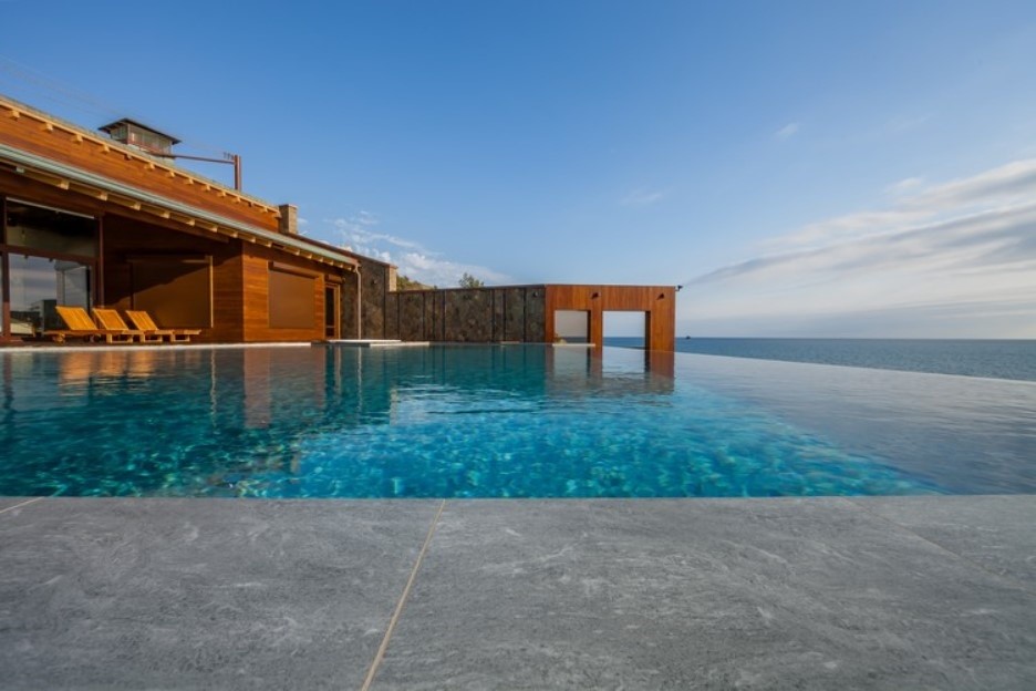 Проект недели: Бассейн-инфинити с видом на Черное море