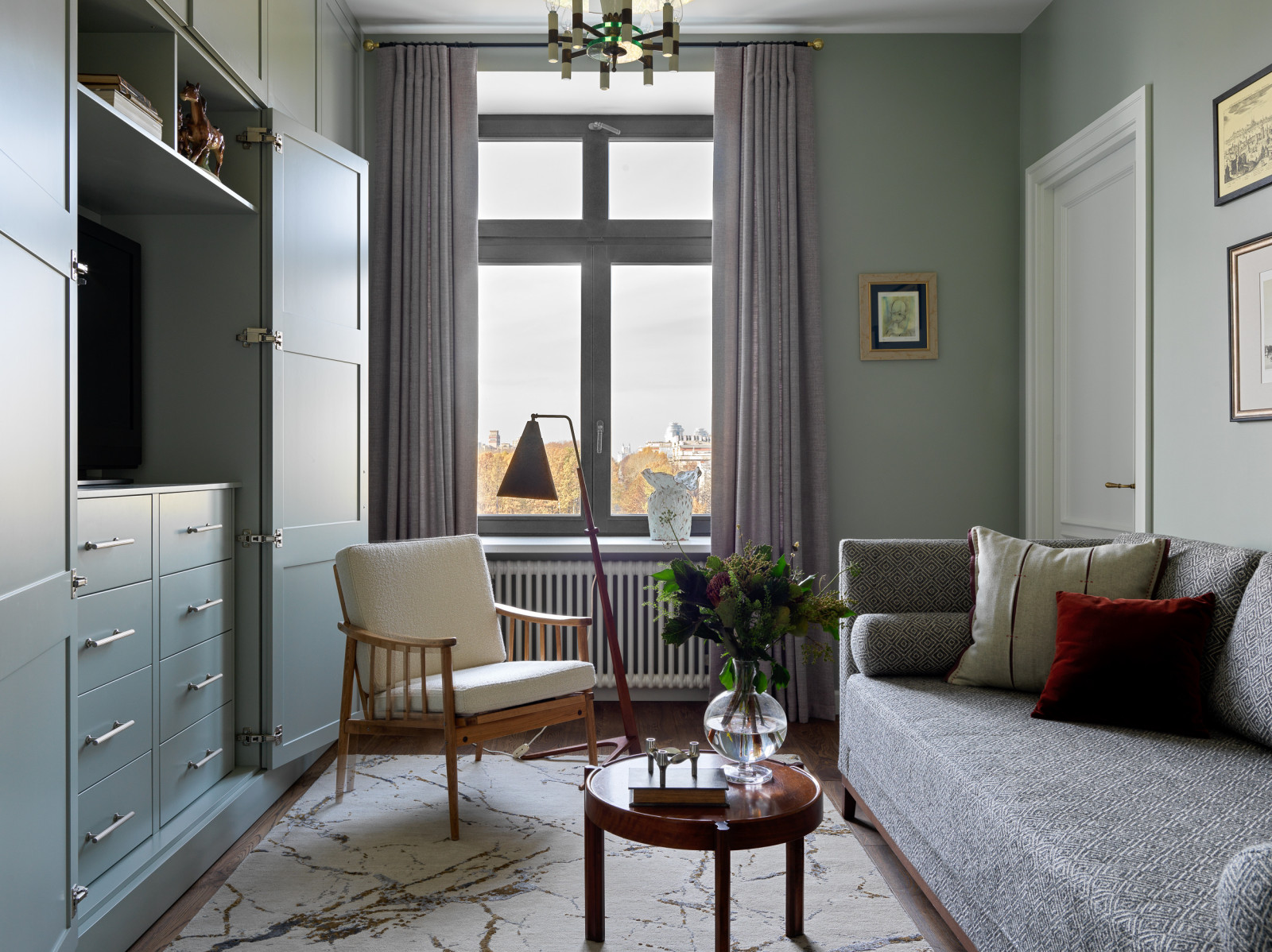 Houzz тур: Квартира со внутренним окном и винтажной мебелью