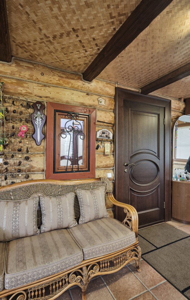 Капри в бревенчатом доме