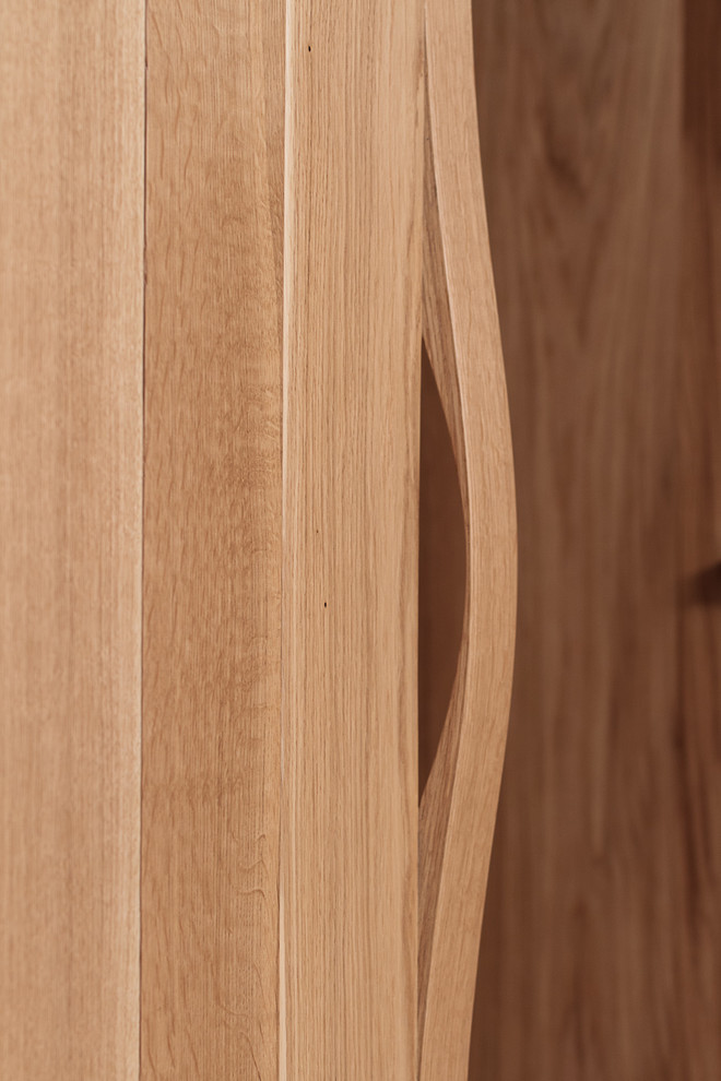 Обложка проекта: Шкаф из массива дуба