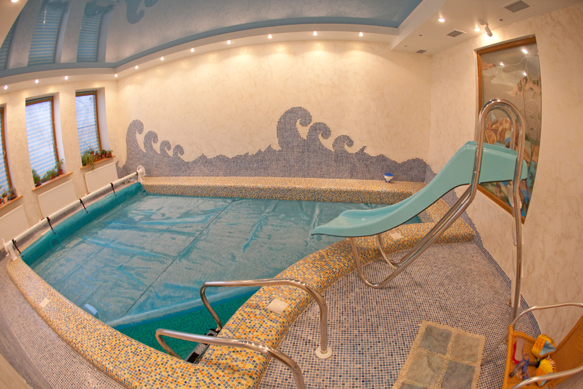 Дом с бассейном