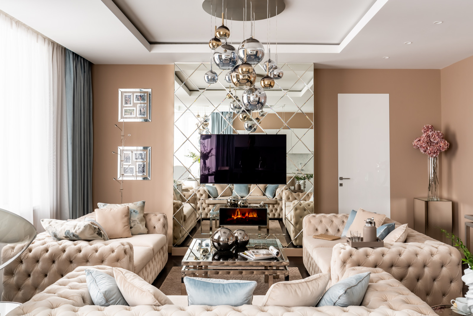 Бежевый и зеркала