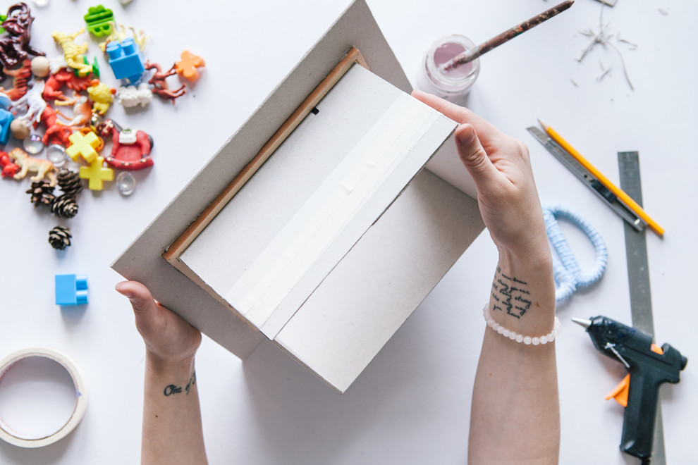 Своими руками: Полка в рамке из остатков Lego, мелких игрушек