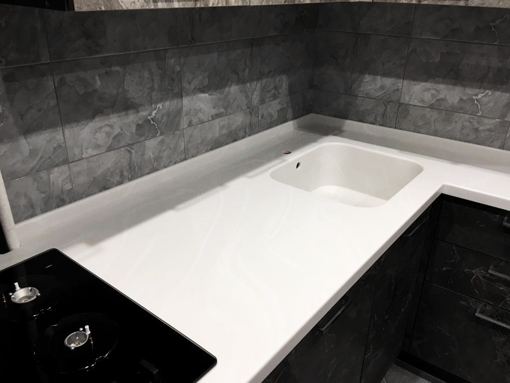 Подоконник-столешница из искусственного камня Corian