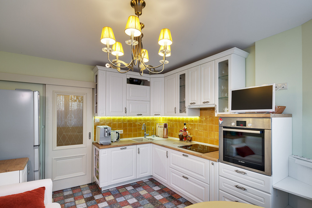 Яркая история