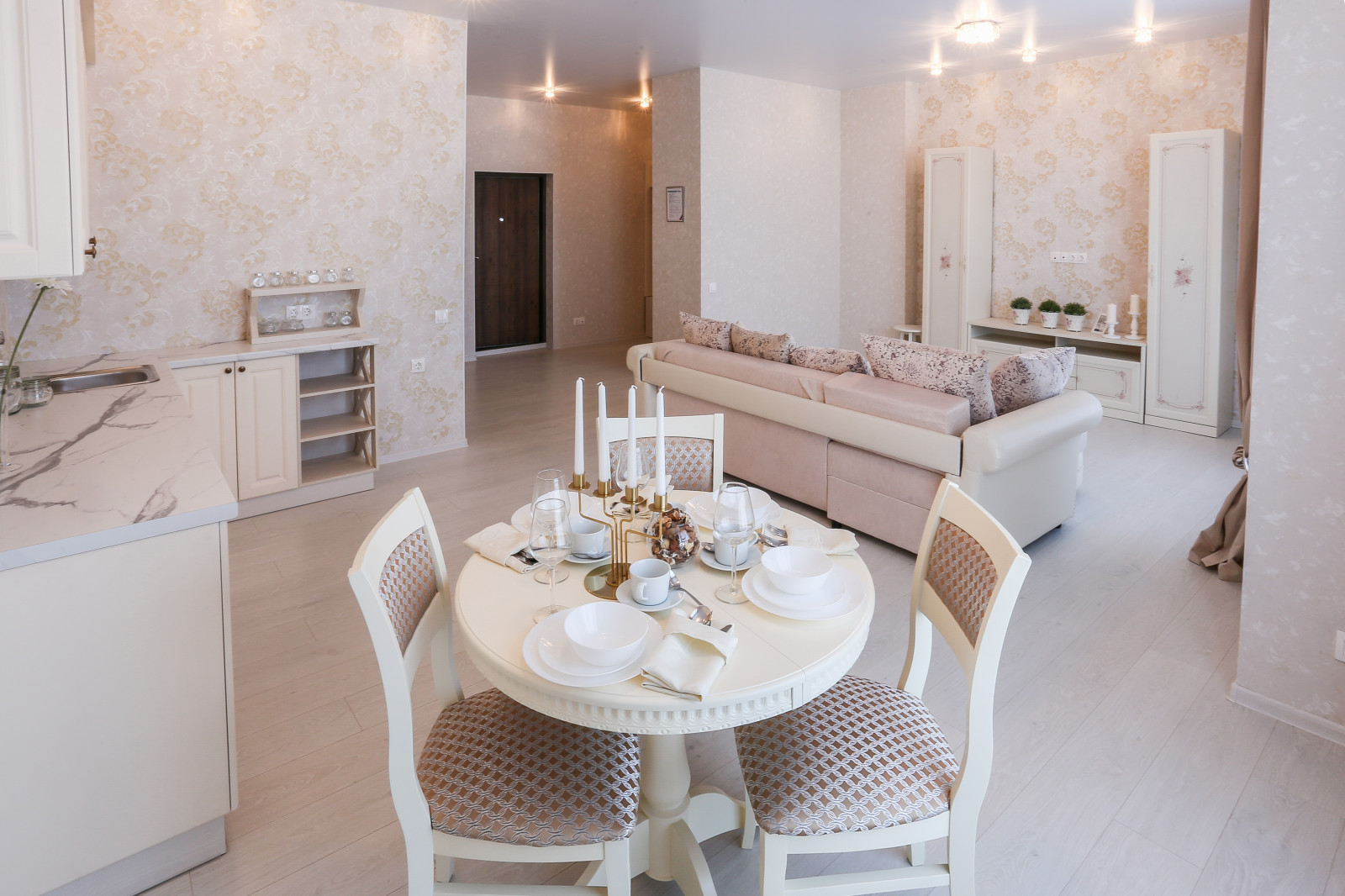 Кухня-гостиная в классическом стиле