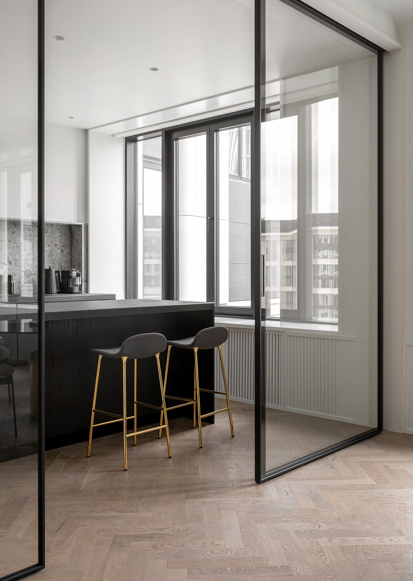 Houzz тур: Минимализм, неоклассика и редкие сорта камня